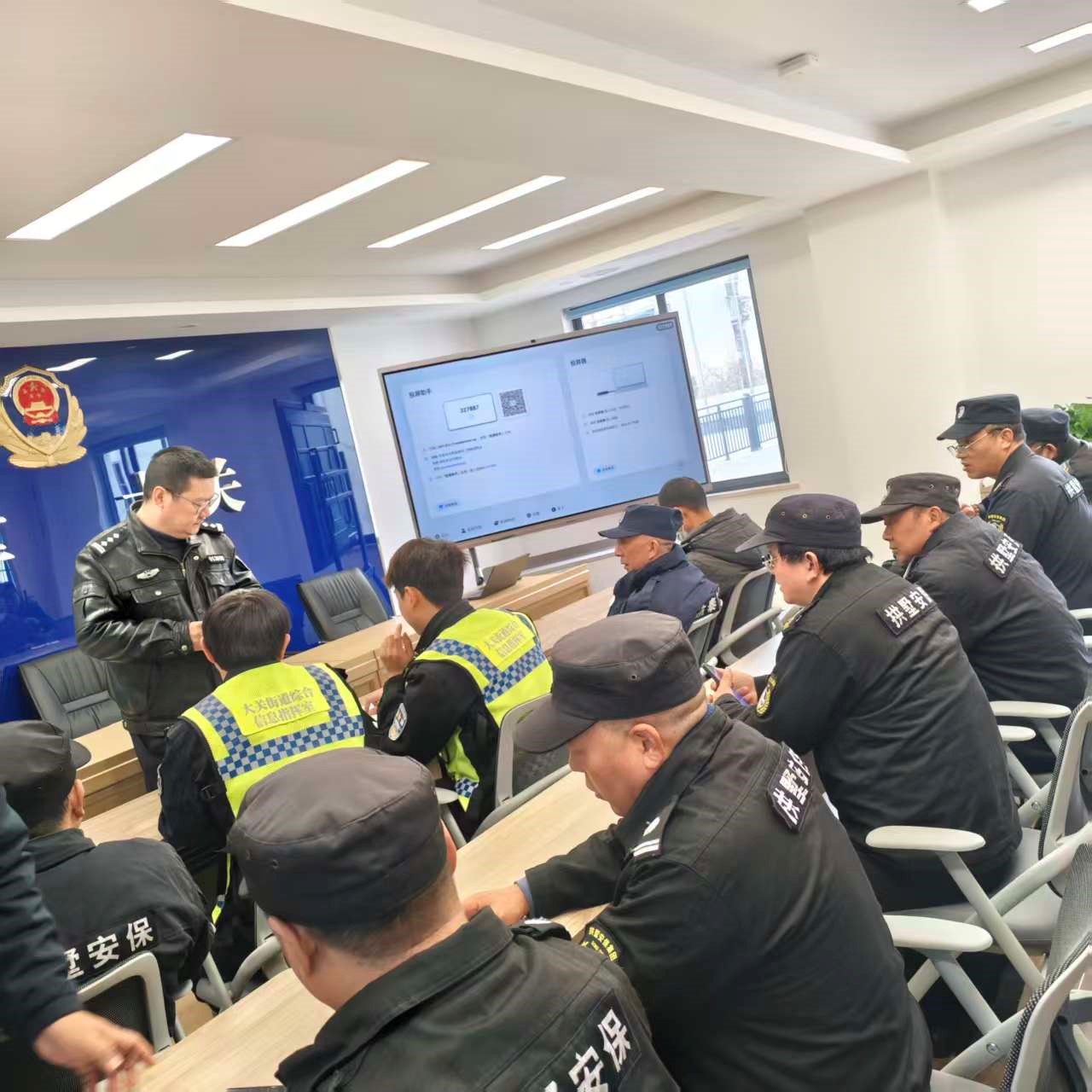 水晶城參與轄區(qū)“一呼百應(yīng)”工作會議